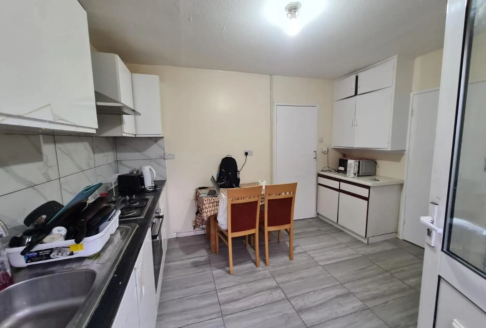 Guest house Spacious Double Room Ideal For Professionals Heathrow Uxbridge Access Stockleypark Brunel University Hillingdon Hospital Prologis Park Yiewsley