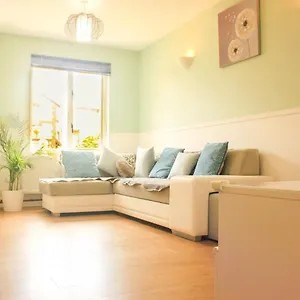 Welcome Twin Bedroom Near Heathrow Airport, London Homestay